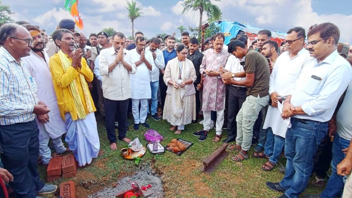 https://www.jagranimages.com/images/newimg/17092025/17_09_2025-mp_nishikant_dubey_24050501.jpg