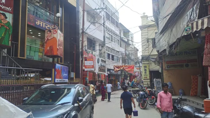 त्योहार के समय भी कपड़ा मंडी को ग्राहक का इंतजार। जागरण