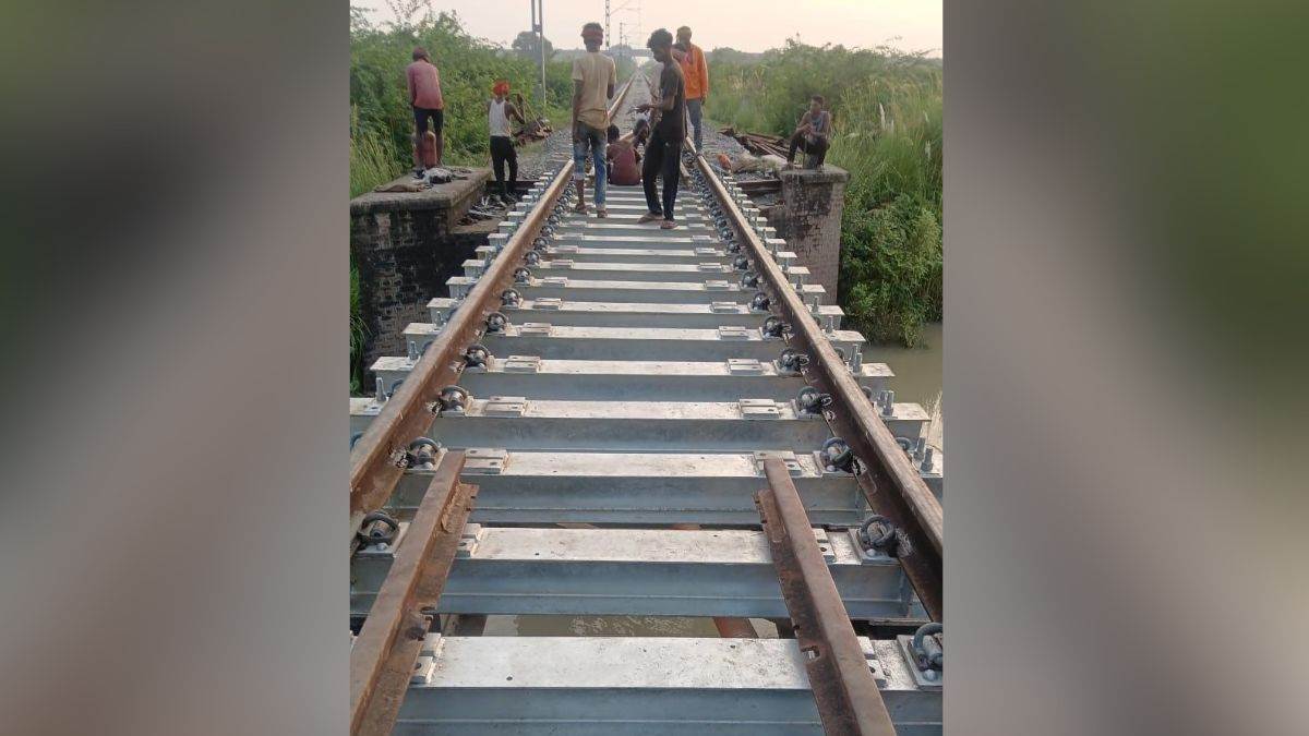 https://www.jagranimages.com/images/newimg/17092025/17_09_2025-railway_track__1_24050517.jpg