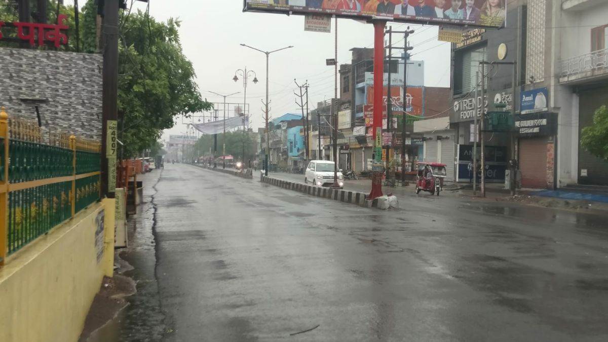 https://www.jagranimages.com/images/newimg/17092025/17_09_2025-rain_in_sambhal_roads_24049789.jpg