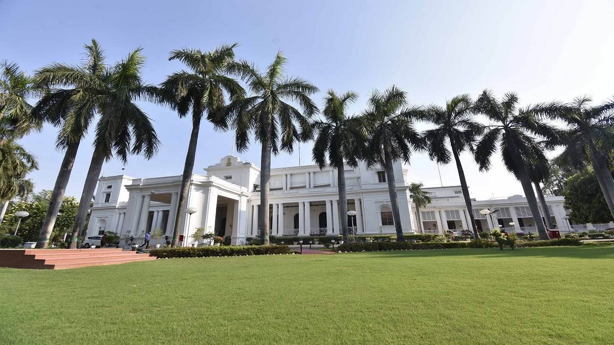 https://www.jagranimages.com/images/newimg/17092025/17_09_2025-up_rajbhawan_24050814.jpg