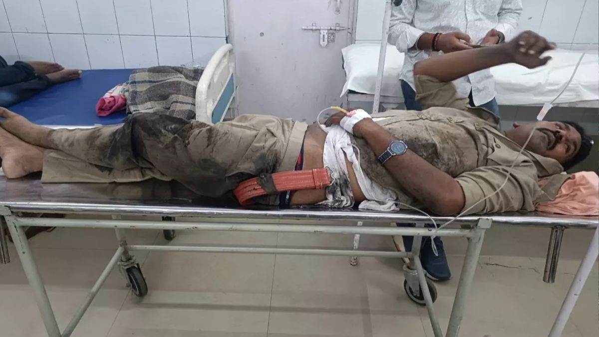 https://www.jagranimages.com/images/newimg/17092025/17_09_2025-varanasi_police_1_24050310.jpg