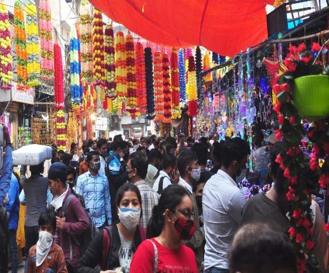 Bareilly Diwali Market : बाजार में आया आया ऑफर का सैलाब, कारोबारी बोले- दो की खरीद पर चार आइटम फ्री