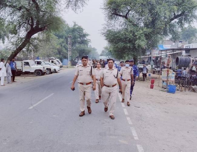 मल्लेकां व माधोसिघाना क्षेत्र में पुलिस व अर्धसैनिक बलों ने किया पैदल फ्लैग मार्च