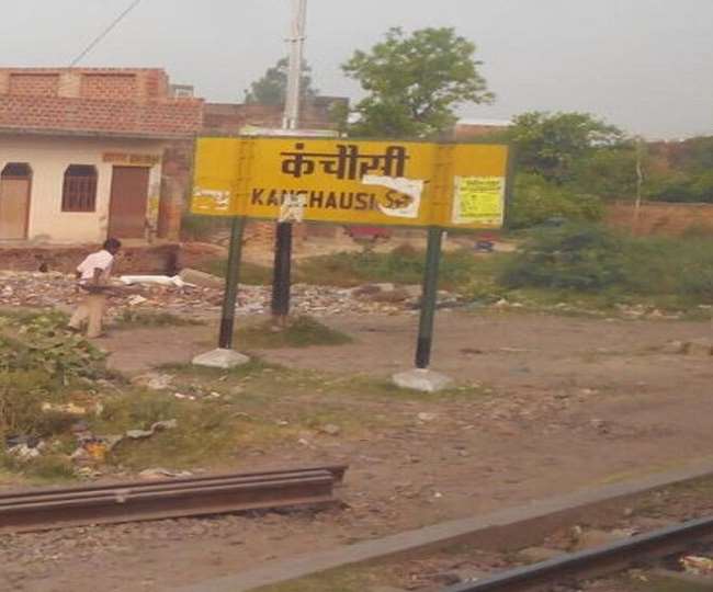 डिब्रूगढ़ राजधानी एक्सप्रेस से दो गाय टकराने के बाद ट्रेन को इमरजेंसी ब्रेक लगाकर रोकना पड़ा।