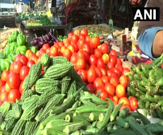 दिल्ली के लोगों पर महंगाई की मार, मंडियों में आसमान छू रहे सब्जियों के दाम