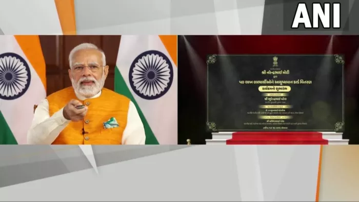 गुजरात में PMJAY-MA आयुष्मान कार्ड का वितरण