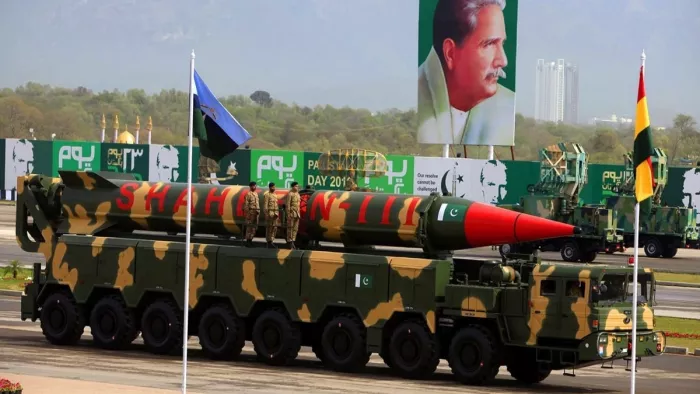pakistan most dangerous country: पाकिस्तान के परमाणु हथियारों की सुरक्षा (Pak nuclear weapons) को लेकर चिंताओं की ठोस वजहें हैं।