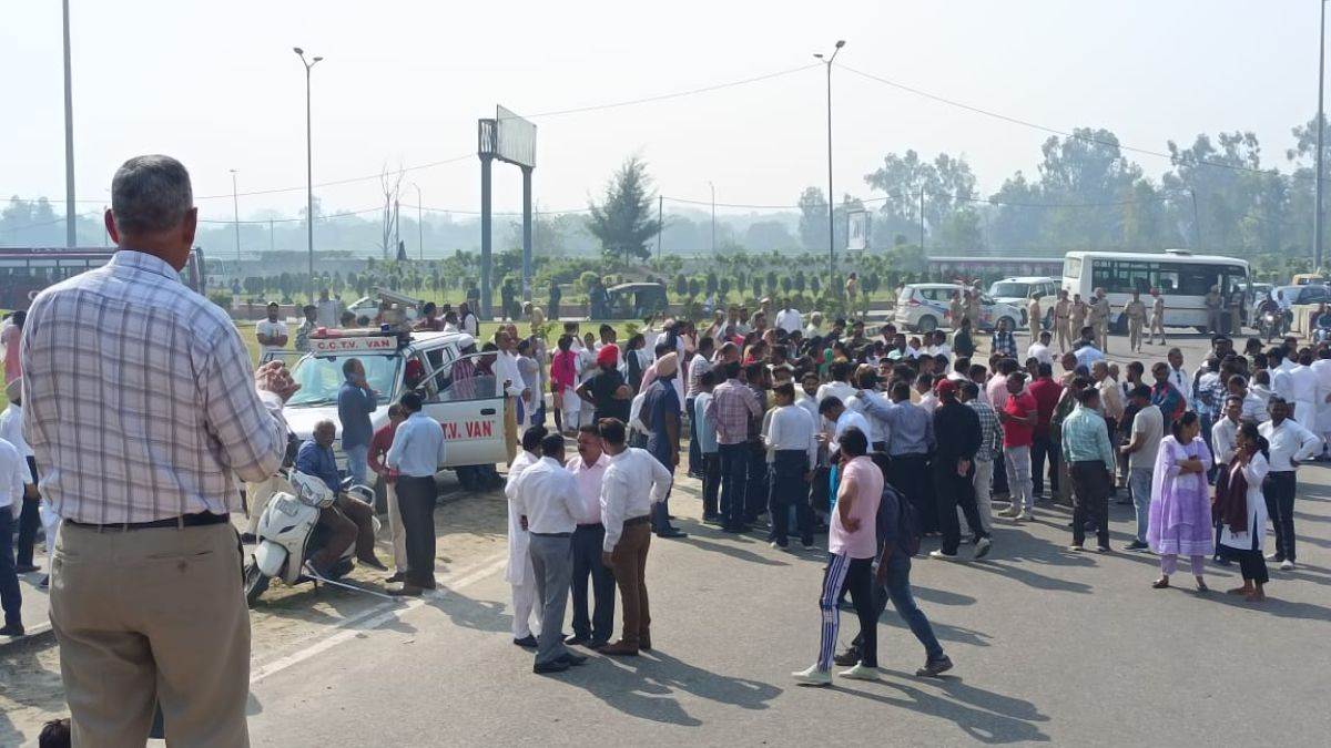 https://www.jagranimages.com/images/newimg/17102022/17_10_2022-protest_in_jalandhar_23145652_11535324.jpg
