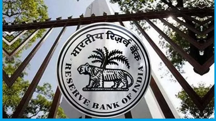 RBI ने कहा, महंगाई बढ़ने की वजहों को देखते हुए इसे नीचे लाने की प्रक्रिया भी कठिन होगी।
