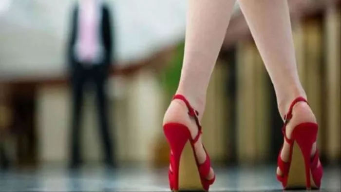 जब VIDEO कॉल पर लड़की ने कपड़े उतारने किए शुरू, फिर युवक के साथ शुरू हुआ खतरनाक खेल