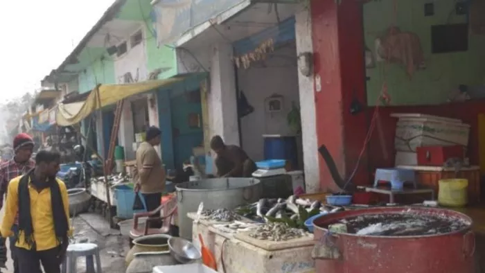 भाजयुमो ने सड़क किनारे मांस, मछली और शराब बेचने वालों पर कार्रवाई की मांग की।