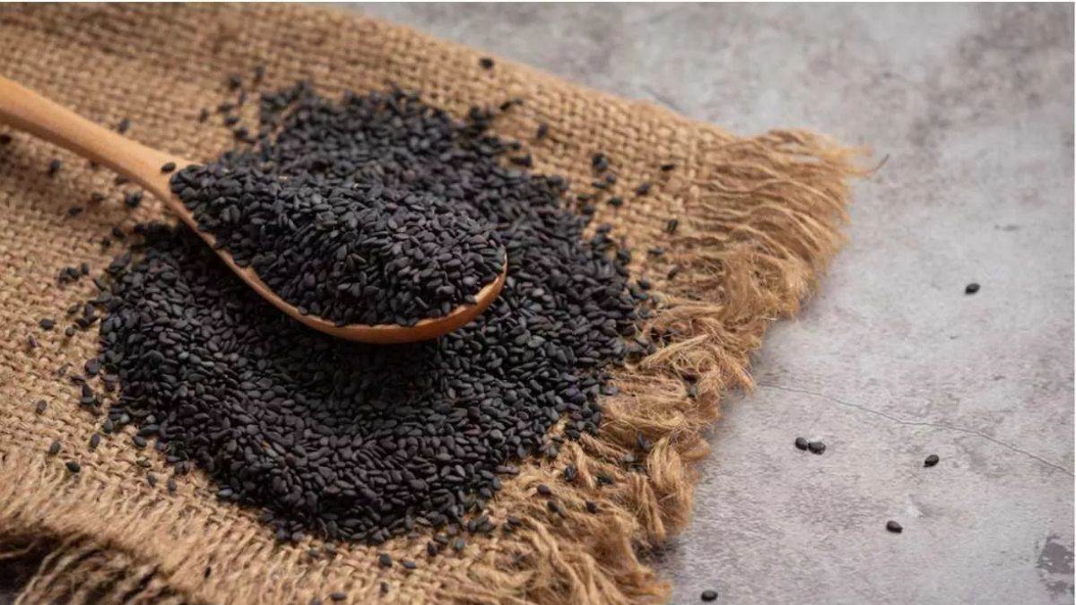 Black Sesame Benefits सेहत का खजाना हैं काले तिल, जानें इसे खाने के बेहतरीन लाभ why should