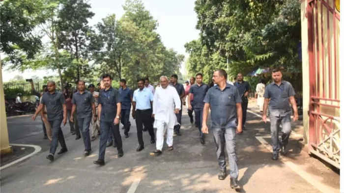 सुबह सुबह पैदल ही सचिवालय निकल पड़े सीएम नीतीश