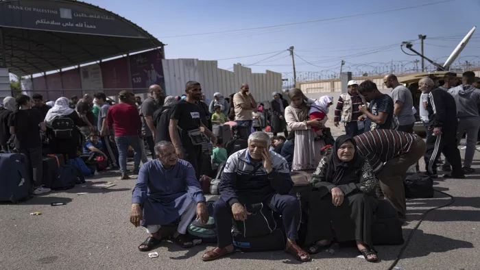 Israel-Hamas War: गाजा और मिस्र के बॉर्डर पर तनाव, सैन्य हमले के कारण राफा सीमा प्रभावित (फोटो एपी)