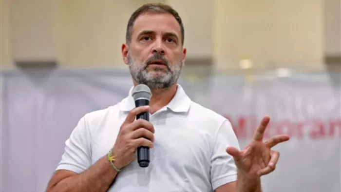 कांग्रेस नेता राहुल गांधी मिजोरम में एक सभा को संबोधित करते हुए। (फोटो- एएनआई)
