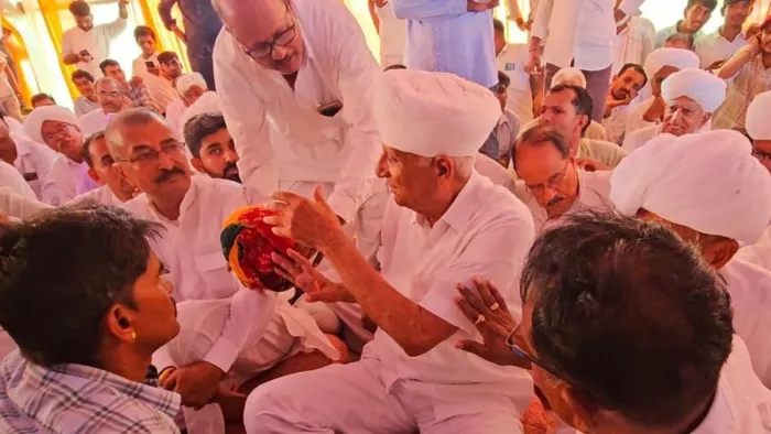 Rajasthan Election 2023 हेमाराम के समर्थक रोते हुए।