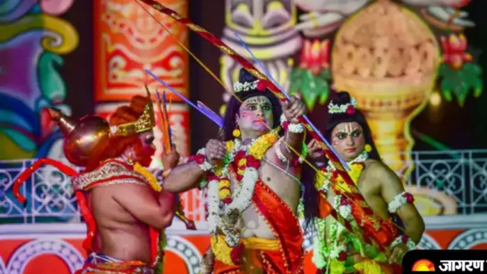 Delhi: बारिश और तेज हवा से गिरा रामलीला का पंडाल।