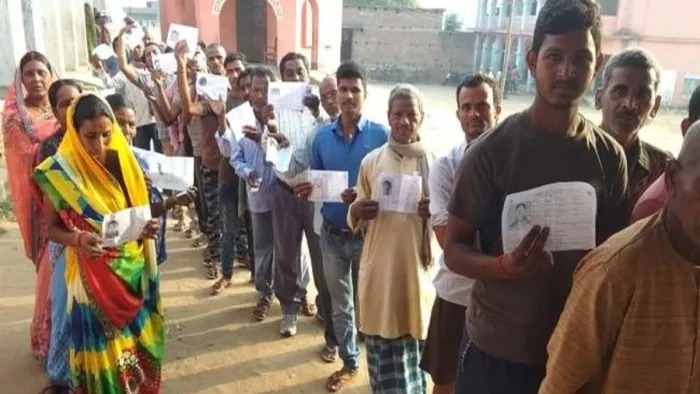 12 वैकल्पिक फोटोयुक्त दस्तावेजों को दिखाकर कर सकते हैं मतदान (प्रतीकात्मक तस्वीर)