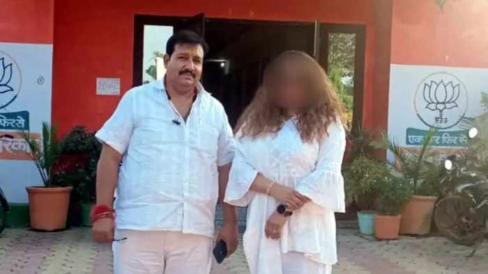 भाजपा जिला कार्यालय पर महानगर पुनीत त्यागी के साथ अभिनेत्री । सौ. अभिनेत्री