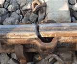 टूटी पटरी पर दौड़ी लखीमपुर-लखनऊ पैसेंजर, ड्राइवर की सूझबूझ से टला बड़ा हादसा Lakhimpur news