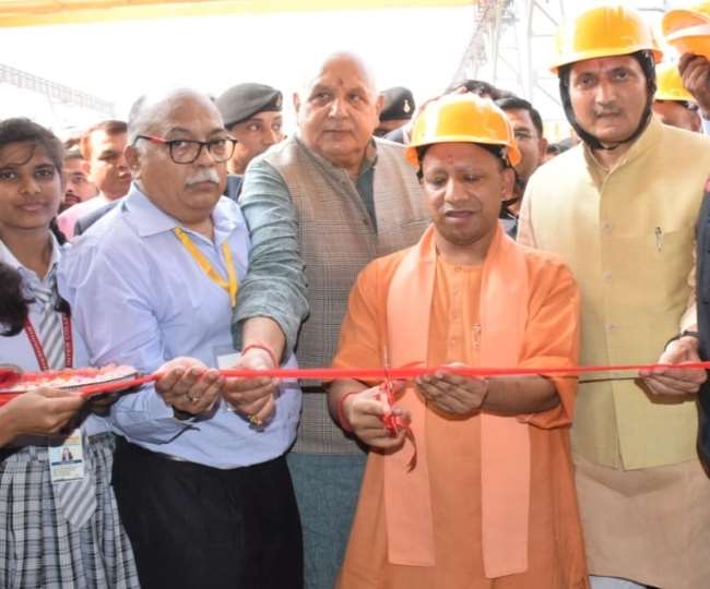सीएम योगी आदित्यनाथ ने कहा- पिछली सरकारें चीनी मिलों को बेचती थीं, हम बिजली व रोजगार दे रहे Gorakhpur News