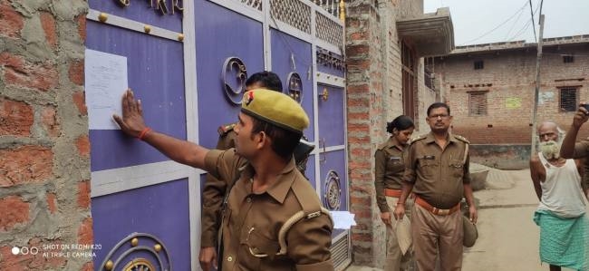kurki notice attached to the house of amit in ghazipur