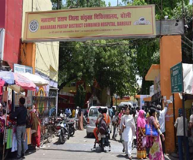 जिला अस्पताल में मंगलवार को जांच कराने पहुंचे थे एक दर्जन से अधिक मरीज