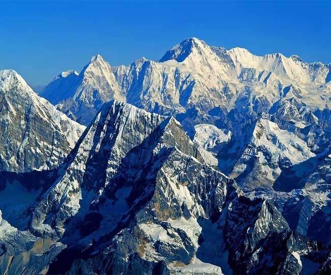 यह पर्वत श्रृंखला ध्रुवों की तर्ज पर बर्फ का विशाल भंडार होने के कारण थर्ड पोल के नाम से प्रसिद्ध।
