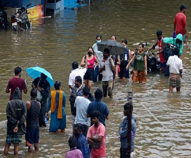 चेन्नई, कांचीपुरम सहित आसपास के जिलों में भारी बारिश को लेकर रेड अलर्ट जारी