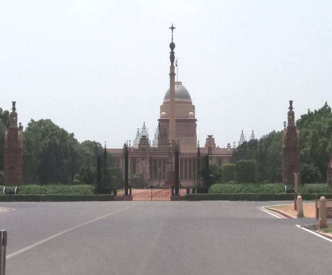 Rashtrapati Bhawan News: राष्ट्रपति भवन में घुसने की कोशिश करने के आरोप में दंपती गिरफ्तार