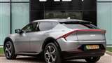 Kia EV6: किआ ने भारत में 200 EV6 यूनिट्स की डिलीवरी की