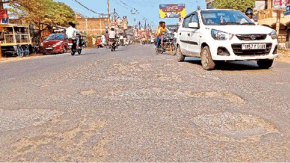 https://www.jagranimages.com/images/newimg/17112022/17_11_2022-kushinagar_road_safety__23209892.jpg
