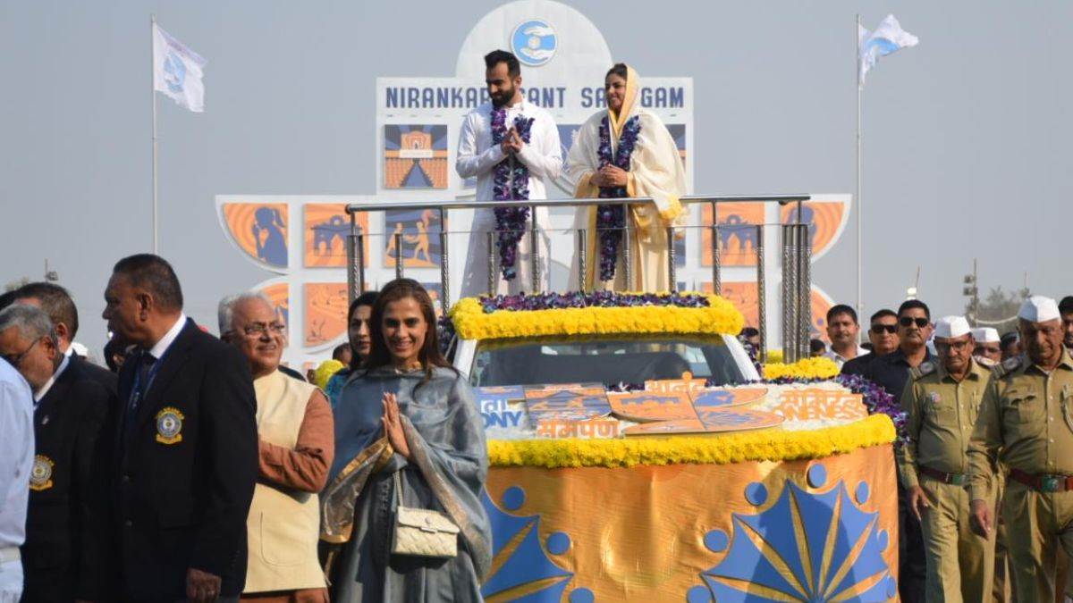 sant nirankari samagam satguru mata sudiksha came in 75th sant nirankari samagam in samalkha panipat see pictures