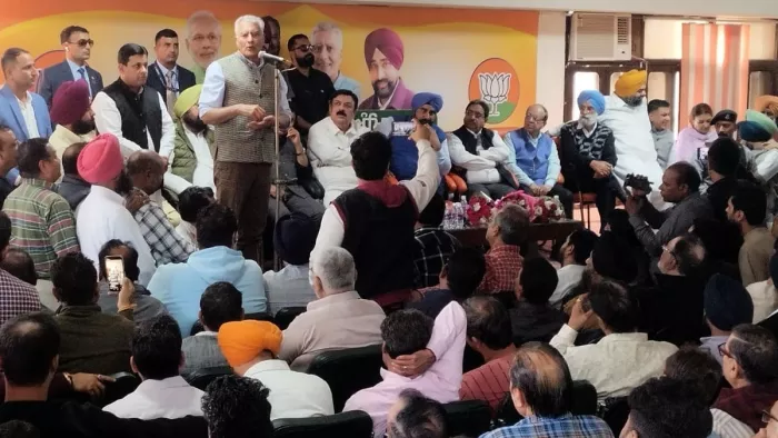 बीजेपी प्रदेश अध्यक्ष सुनील जाखड़ ने आप सरकार को घेरा।