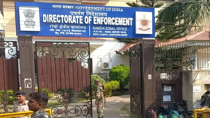 ईडी ने जांच में दोनों के विरुद्ध पाया आय से अधिक संपत्ति का मामला। (फाइल फोटो)