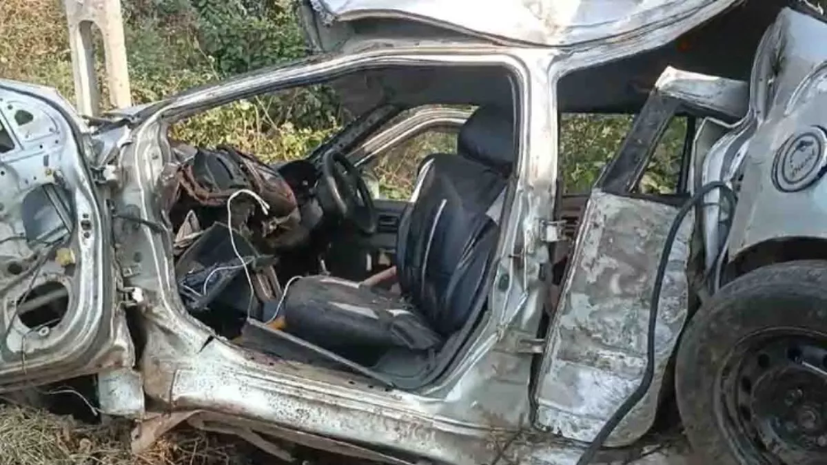 Gandhinagar Accident- गांधीनगर में पेड़ से जा टकराई कार, 5 चचेरे भाइयों की हुई मौत; 1 की हालत गंभीर