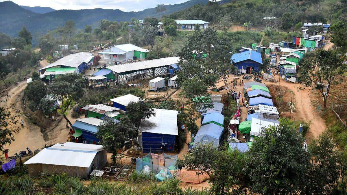 at least 29 more myanmar soldiers fleeing rebel attacks enter india