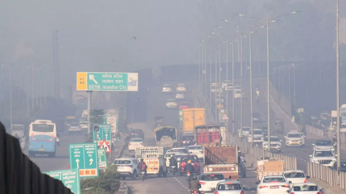 Haryana Air Pollution: हरियाणा के इन 13 जिलों की हवा हुई जहरीली, सांस लेने में हो रही परेशानी; सेहत पर पड़ रहा बुरा असर