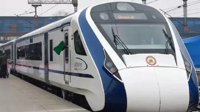 दिल्ली से वाराणसी के बीच चलेगी एक और वंदे भारत ट्रेन