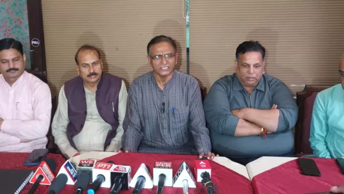 मासूमों को जिहादी हथियार बनाकर कराया पथराव