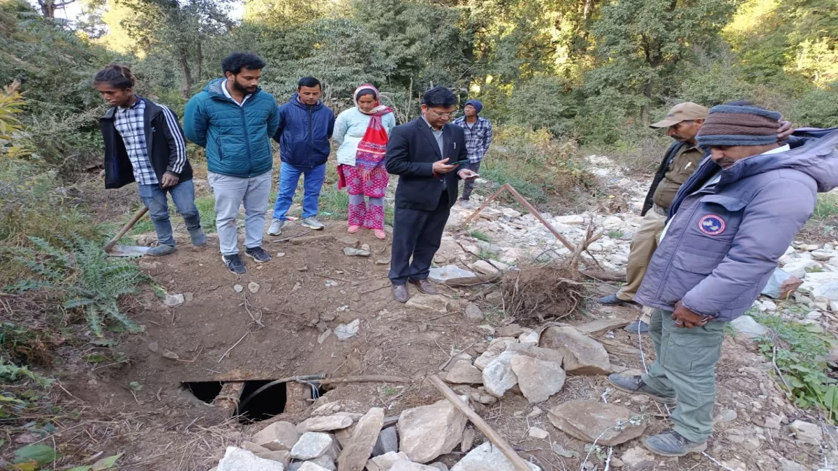 Uttarakhand में पहाड़ के जल स्रोतों में बाहरी बिल्डरों का कब्जा, गांव में पड़ा सूखा