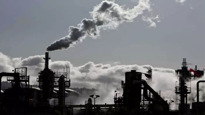 2023 में ऊर्जा से संबंधित वार्षिक उत्सर्जन 2.1% बढ़ा और पहली बार 40 गीगाटन कार्बन-डाइऑक्साइड के बराबर उत्सर्जन पहुंच गया।