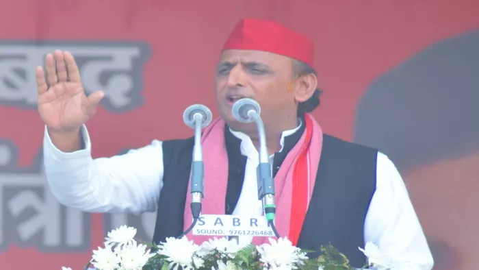 चुनाव नजदीक आते ही सीएम;योगी ढीले हो गए हैं : अखिलेश