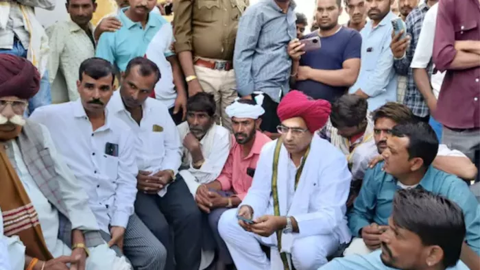 Tonk Violence: "ये सबको उठाकर ले जाएंगे...", समरावता में बीजेपी नेता से गले लग कर रोने लगी लड़की