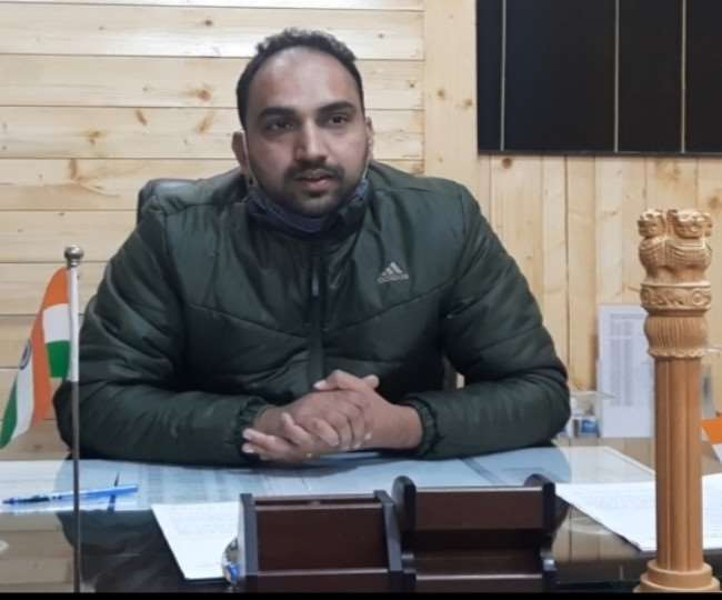 युवाओं को प्रतियोगी परीक्षाओं के लिए तैयार करेंगे राजगढ़ के एसडीएम सुरेंद्र मोहन। जागरण