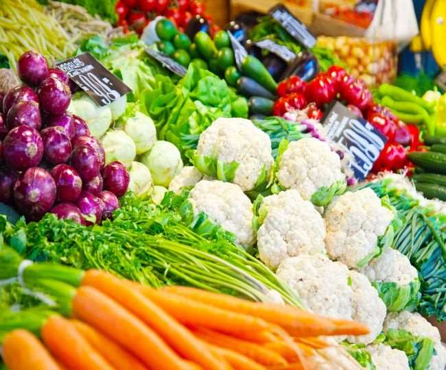 Vegetable Price Hike : सर्दियों में सब्जियों के दाम बेकाबू, लहसुन बना ‘सोना’, गोभी-गाजर कौड़ियों के भाव! 2 17 12 2021 vegitable 22301306 17 12 2021 vegitable 22301306 Vegetable Price Hike