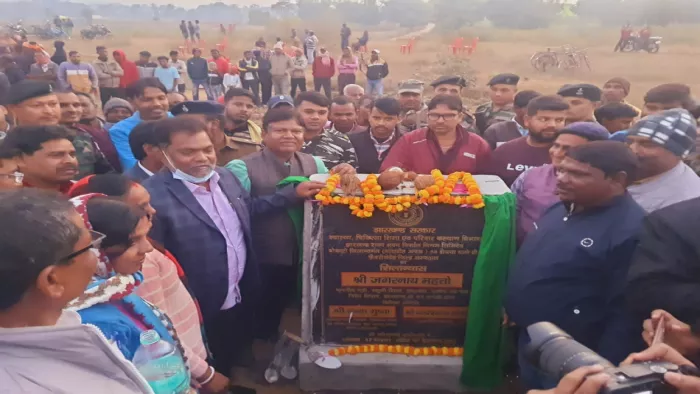 अस्पताल का शिलान्यास करते हुए धमकी देने वालों पर बरसे शिक्षा मंत्री।