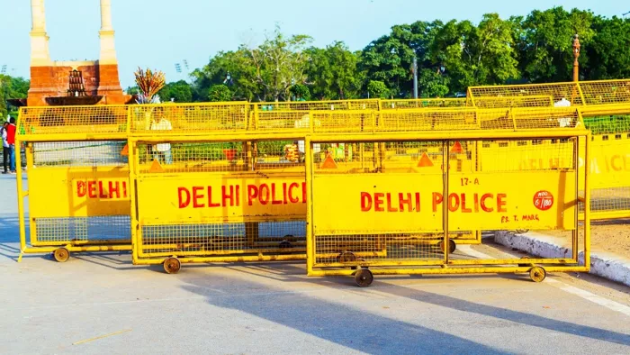 दोनों को ही अस्पताल में भर्ती कराया गया है।