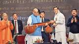 संगमम् के समापन समारोह में केंद्रिय गृहमंत्री को तंजावुर वीणा भेंट करते आइआइटी मद्रास के निदेशक वी कामकोटि। -जागरण